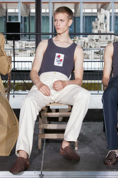 Look 12